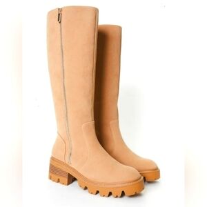 NWT Sawyer Flat Boot - Size 8.5